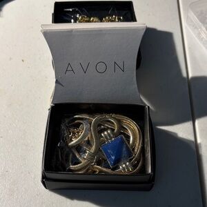 Avon Vintage Majestic Beauty gold-tone necklace with large square blue pendant.